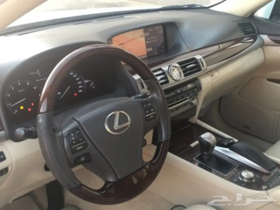لكزس 460 لارج 2013 لؤلؤي نظيفه  (image 24)