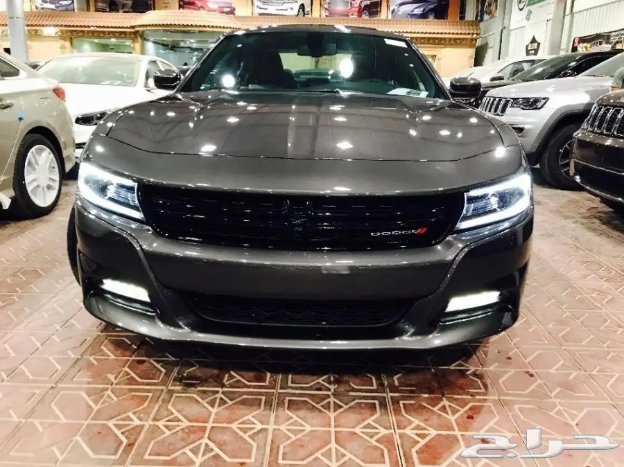 تشارجر - SXT 3 - فتحه جلد زينون - 2018 -سعودي (image 1)