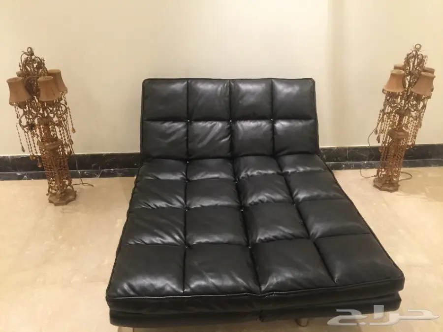 كنبه بسرير جلد للبيع بحالة ممتازه من هوم سنتر (image 5)