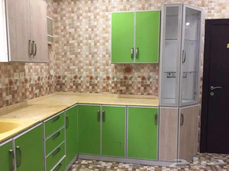 مطبخ نظيف للبيع وبحالة ممتازه.  (image 4)