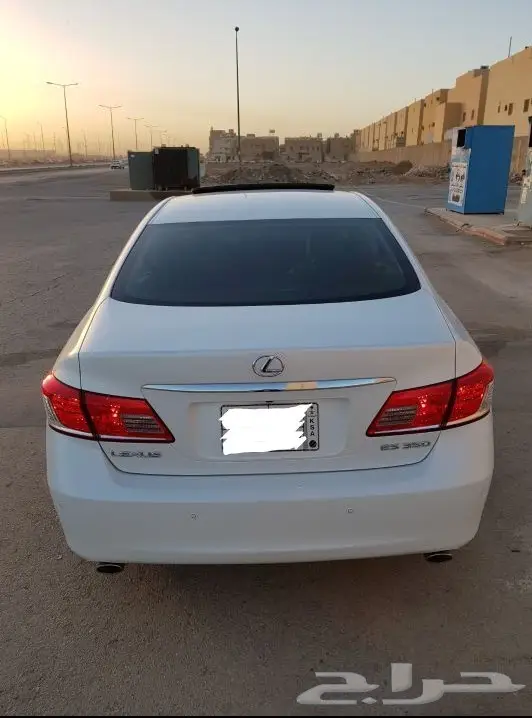 لكزس ES350 2011 نظيفة جدا ممشى 80 ألف فقط. (image 3)
