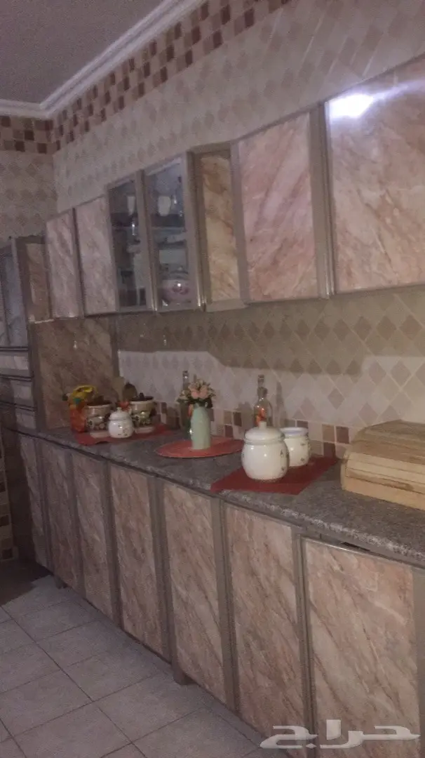 دولاب مطبخ شبه جديد 