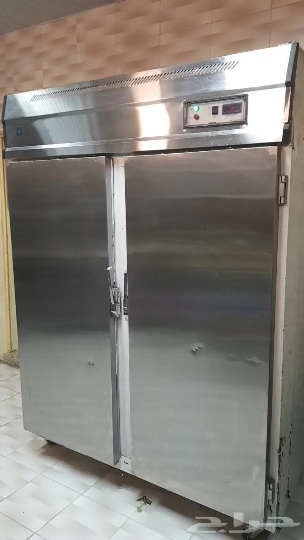 ثلاجة كبيرة نظيفة الاستخدام 