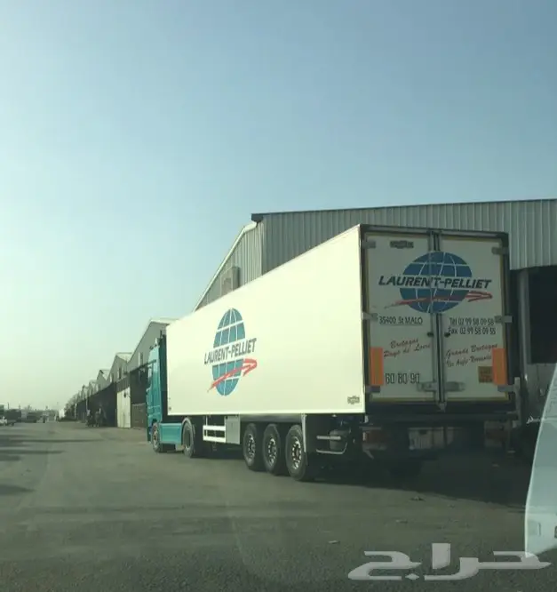 شاحنات براد للتأجير مع سائقه بالكامل 