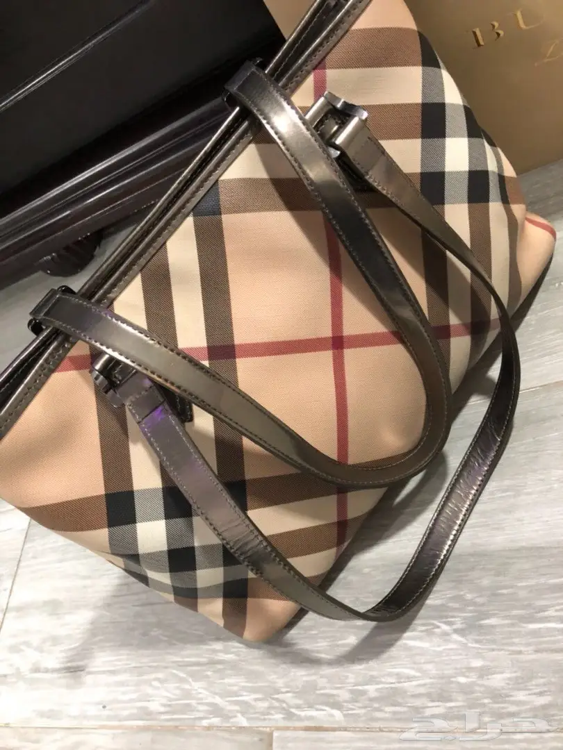 شنطة بيربيري اصلية مستخدمة