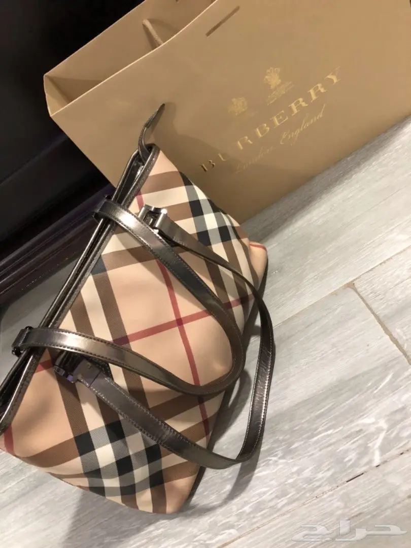 شنطة بيربيري اصلية مستخدمة (image 1)