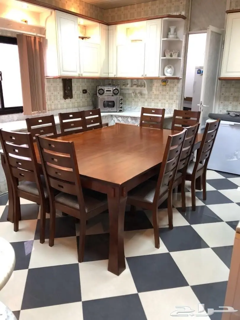 طاولة طعام كبيرة (10) كراسي نظيفة للبيع (image 4)