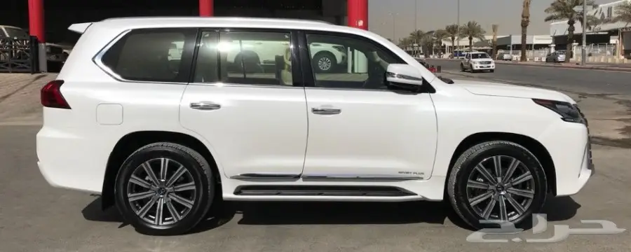 لكزس LX 570 موديل 2017 ابيض (image 2)