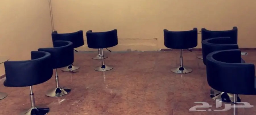 كراسي وطاولات للبيع