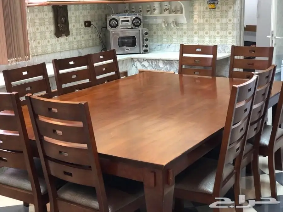 طاولة طعام كبيرة (10) كراسي نظيفة للبيع (image 3)