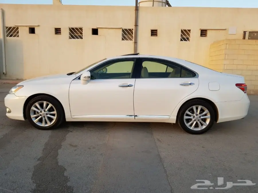 لكزس ES350 2011 نظيفة جدا ممشى 80 ألف فقط. (image 4)
