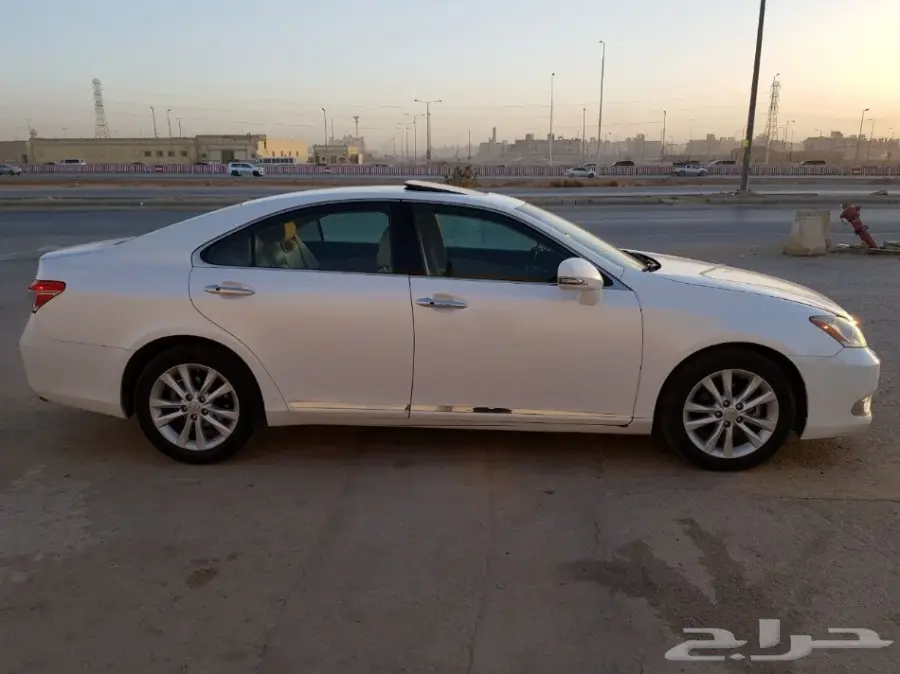 لكزس ES350 2011 نظيفة جدا ممشى 80 ألف فقط. (image 5)