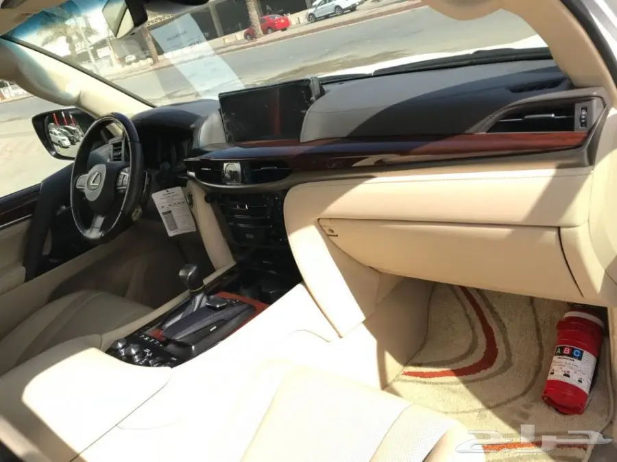 لكزس LX 570 موديل 2017 ابيض (image 4)