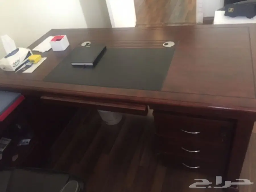 مكتب لون بني للبيع  (image 1)