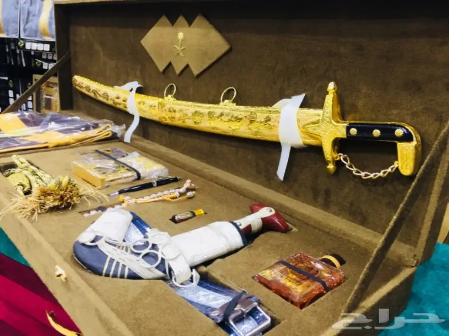 طقم هدية يجمل بسعر أجمل الكميه محدوده 