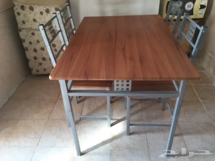 طاولة طعام