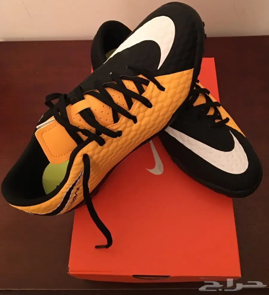 جزمة كورة نايك اصلية جديدة مقاس 42.5 