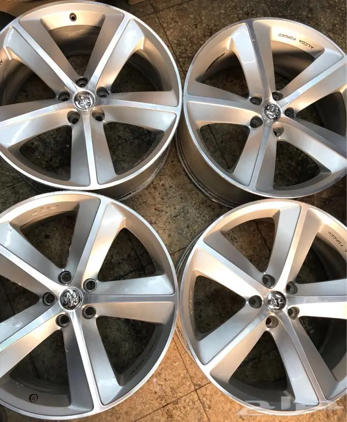 تصليح جميع انواع الجنوط مع لحام و بويه  4