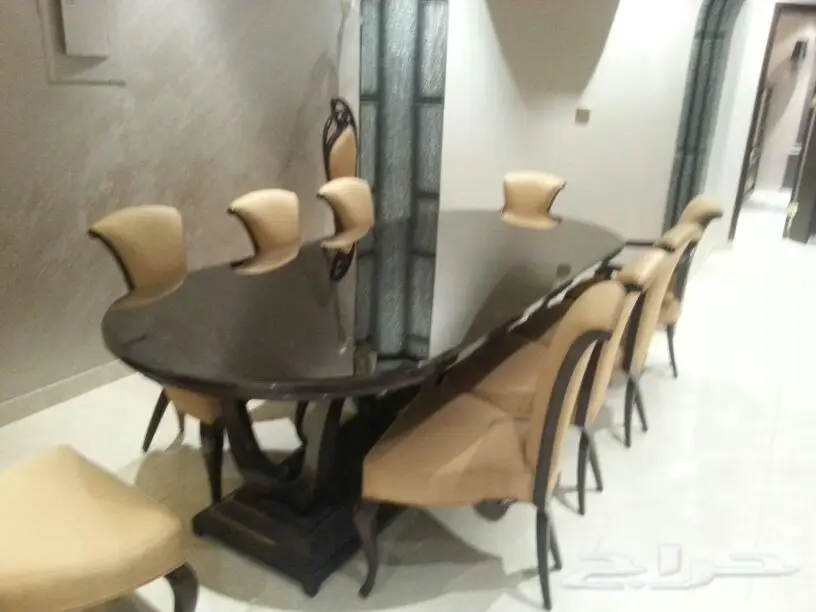 طاولة طعام فخمه وكنب نظيف (image 6)