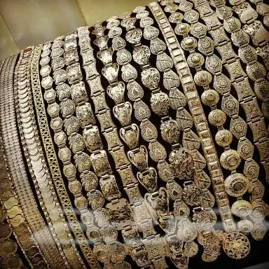 هدايا بأسعار مخفضة .مكياج مطليات زركون شنط  (image 110)