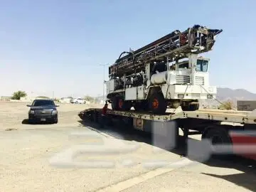 حفار ابار ارتوازية يوجد جهاز كشف المياة (image 1)