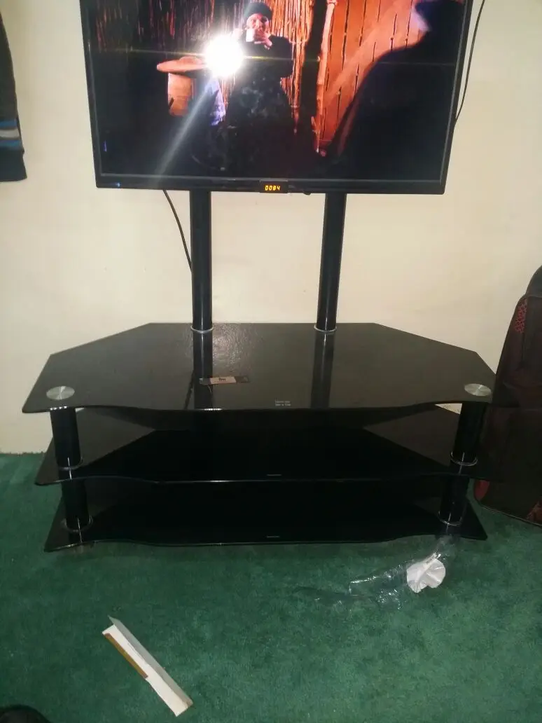 طاولة تليفزيون للبيع