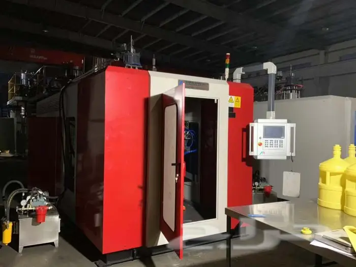 ماكينات نفخ عبوات المياه 0