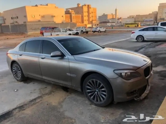 740 bmw للبيع قطع غيار فقط 2011 0