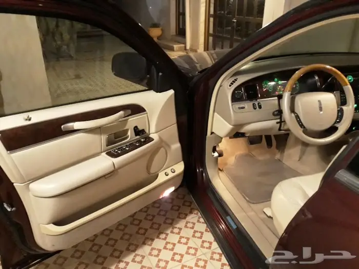 تاون كار 2007 سعودي لارج نظيف جدا . ممشى قليل 9