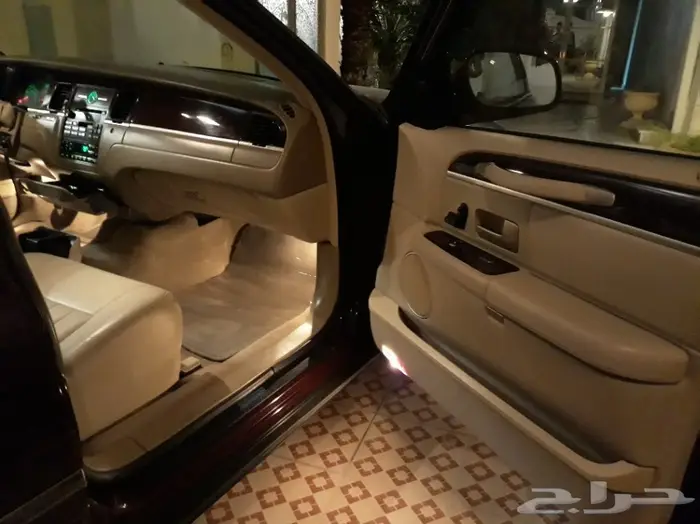 تاون كار 2007 سعودي لارج نظيف جدا . ممشى قليل 11