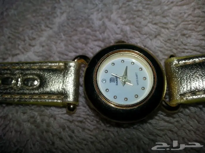 ساعة نسائية قابلة لتغيير السير و المينة  2