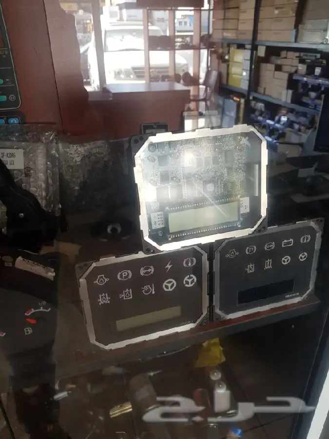 جميع كمبيوترات المعدات والشاشات والكهربائيات 14