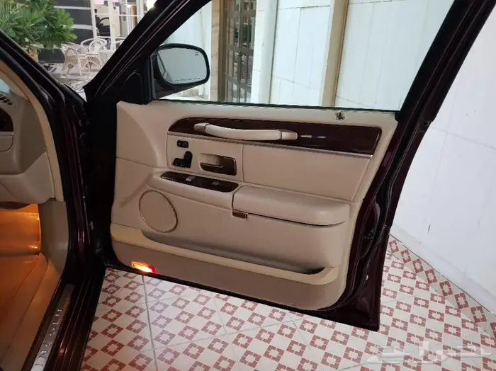 تاون كار 2009 سعودي لارج أفخم فئة .. نظيف جدا 16