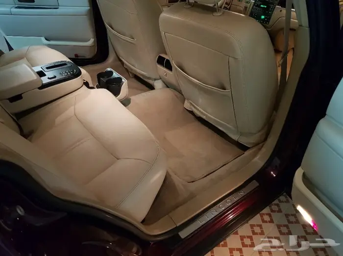 تاون كار 2009 سعودي لارج أفخم فئة .. نظيف جدا 23