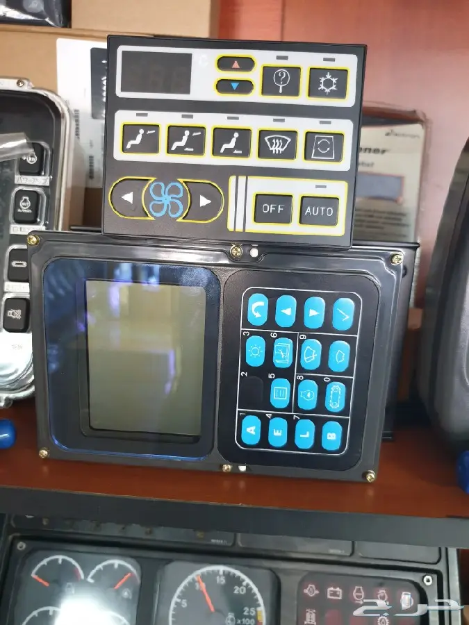 جميع كمبيوترات المعدات والشاشات والظفيره 1