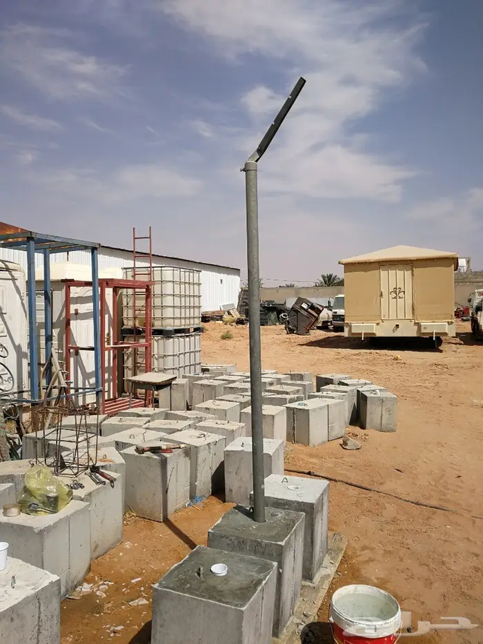 للبيع قواعد خرسانيه 1