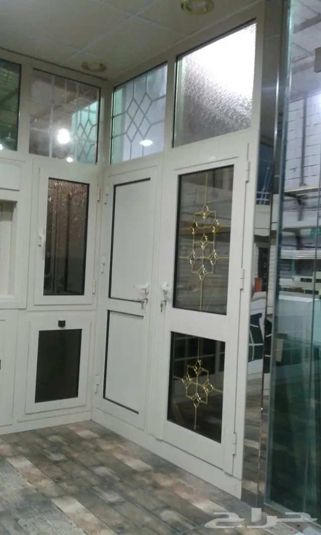 عرض الفياء على الشباك سرايا 330 و الابواب الخشب 280 1