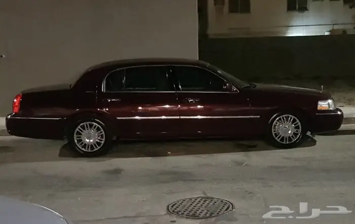 تاون كار 2011 سعودي لارج نظيف جدا . ممشى قليل 32