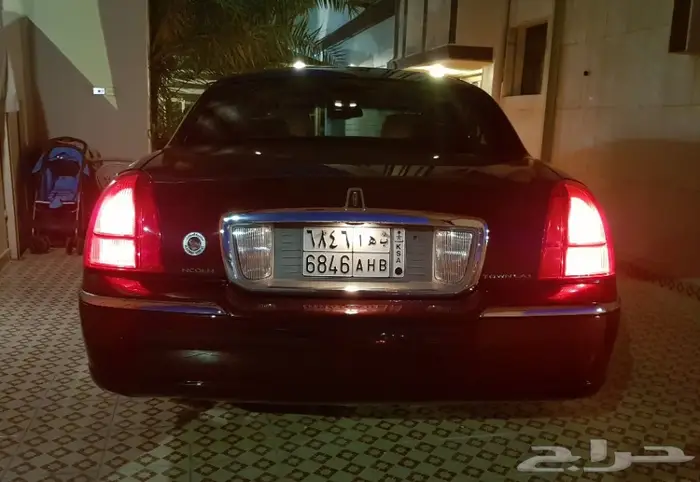 تاون كار 2011 سعودي لارج نظيف جدا . ممشى قليل 34