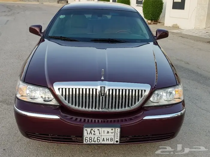 تاون كار 2011 سعودي لارج نظيف جدا . ممشى قليل 1