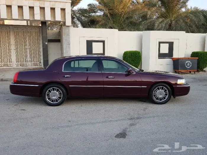 تاون كار 2011 سعودي لارج نظيف جدا . ممشى قليل 4