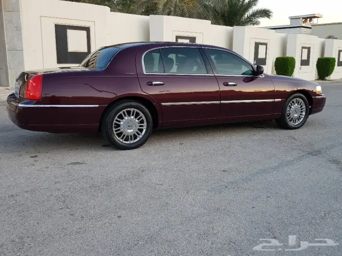 تاون كار 2011 سعودي لارج نظيف جدا . ممشى قليل 5