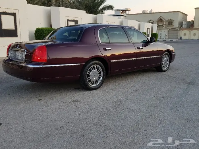 تاون كار 2011 سعودي لارج نظيف جدا . ممشى قليل 6