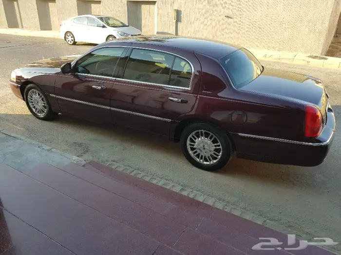 تاون كار 2011 سعودي لارج نظيف جدا . ممشى قليل 7