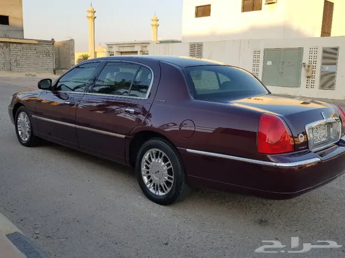 تاون كار 2011 سعودي لارج نظيف جدا . ممشى قليل 8