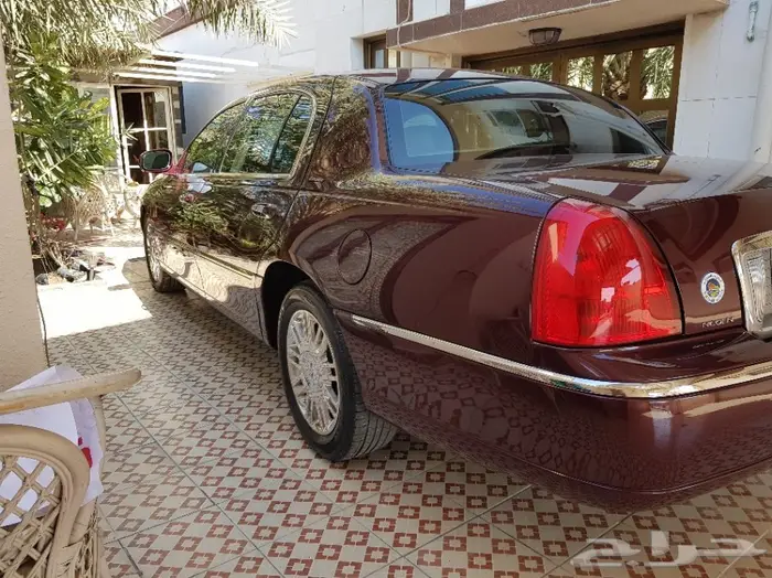 تاون كار 2011 سعودي لارج نظيف جدا . ممشى قليل 9