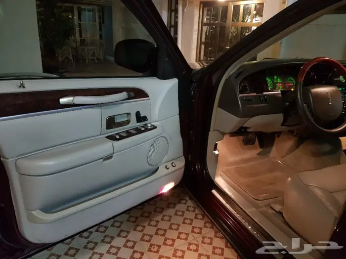 تاون كار 2011 سعودي لارج نظيف جدا . ممشى قليل 12