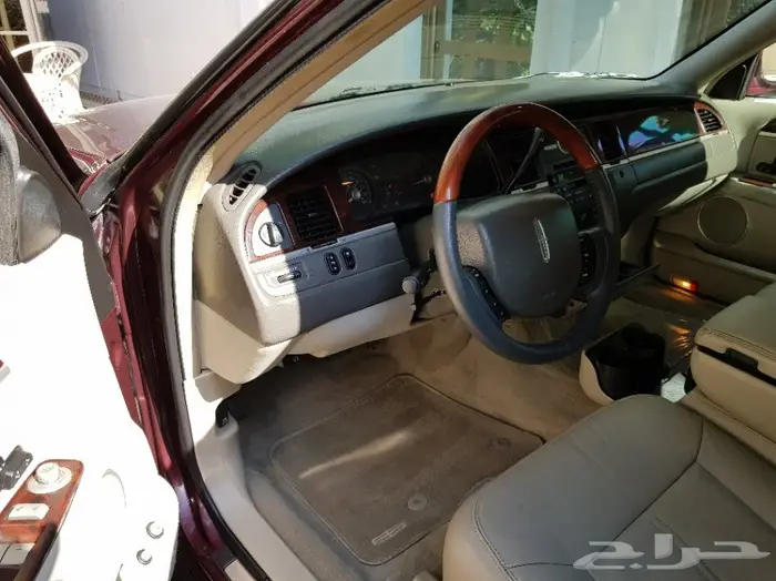 تاون كار 2011 سعودي لارج نظيف جدا . ممشى قليل 15