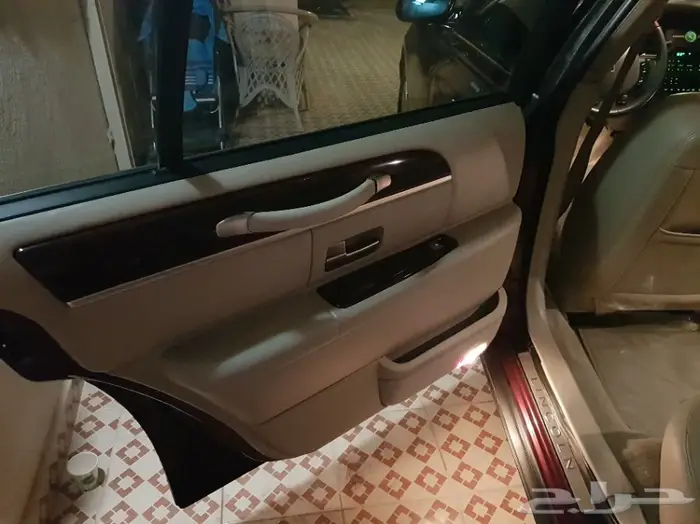 تاون كار 2011 سعودي لارج نظيف جدا . ممشى قليل 16