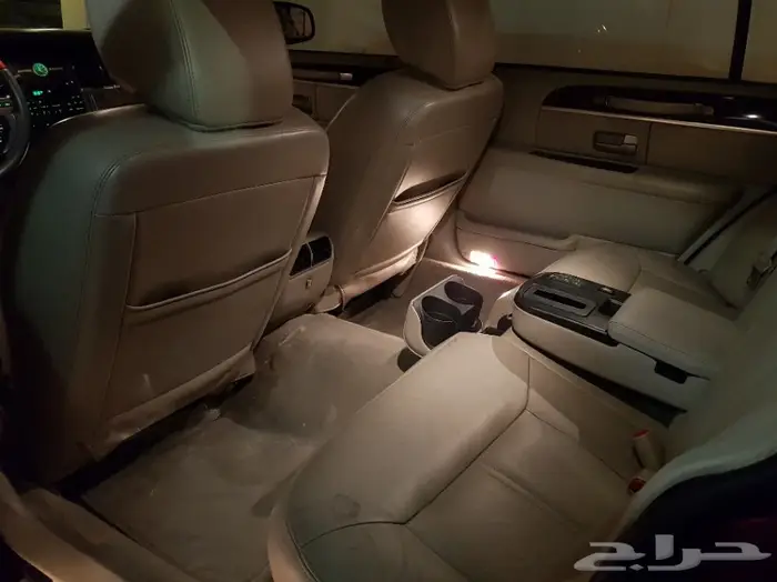 تاون كار 2011 سعودي لارج نظيف جدا . ممشى قليل 17